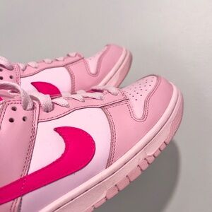 Nike Triple Pink Dunks